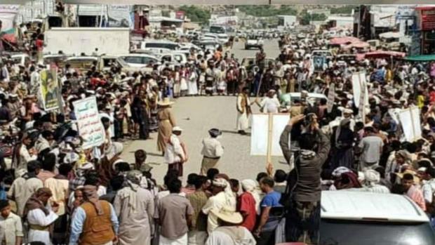 أبناء مستبأ بحجة ينظمون وقفة تنديدا بإحراق نسخة من القرآن الكريم في السويد